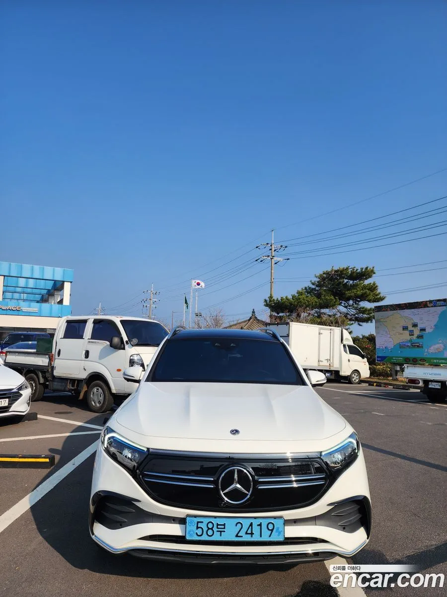 Mercedes-Benz EQB EQB300 4MATIC AMG 2022 — миниатюра 3