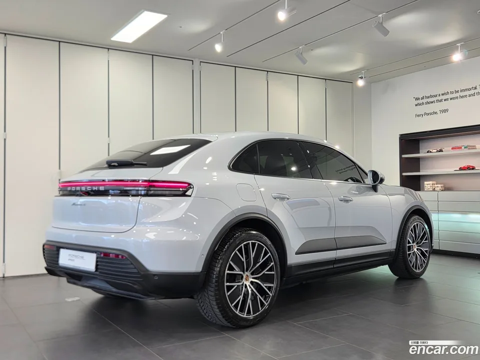 Porsche Macan Electric 4 2025 — миниатюра 2