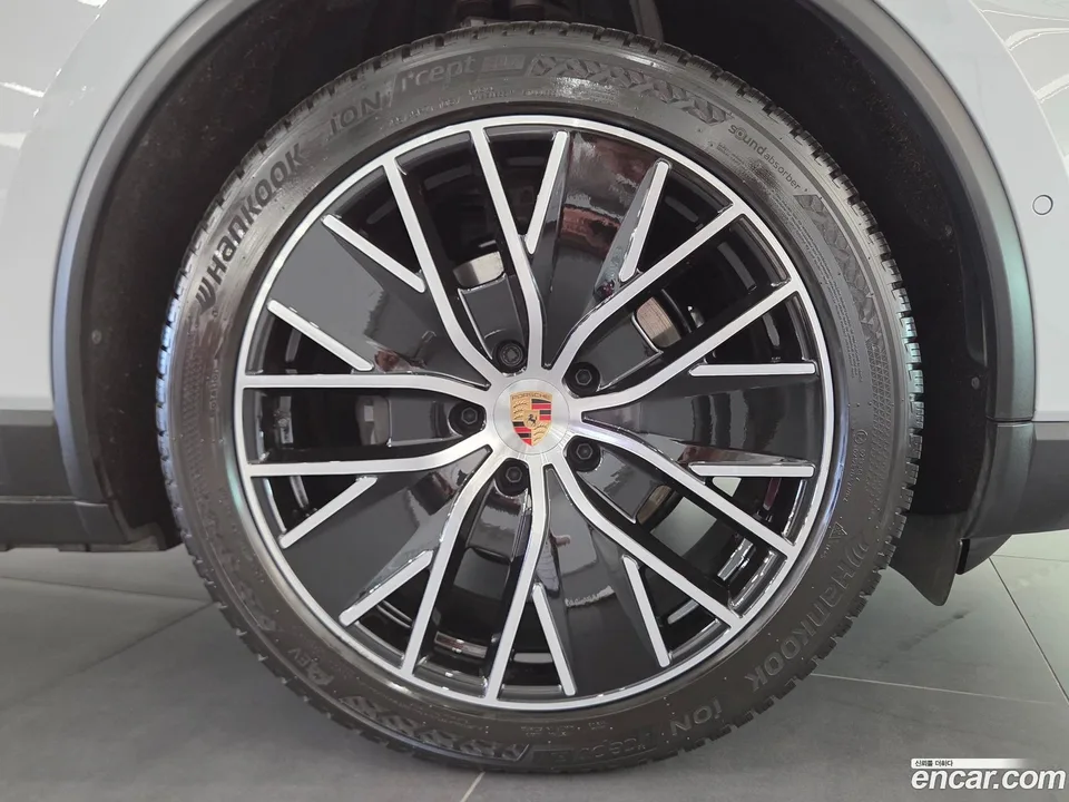 Porsche Macan Electric 4 2025 — миниатюра 5