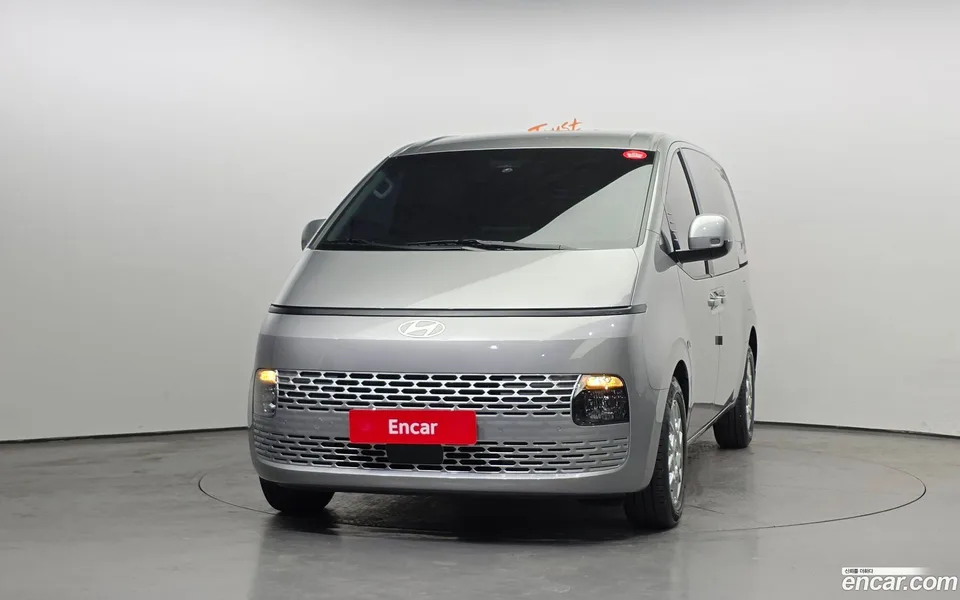 Hyundai Staria L3.5 5 2024 — миниатюра 3