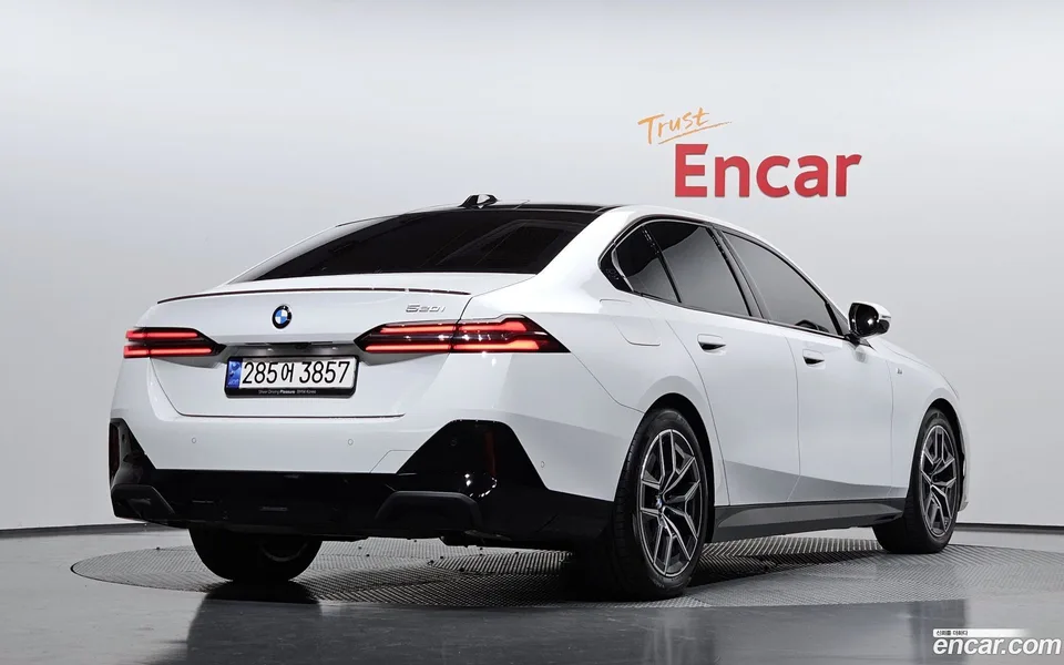BMW 5 Series 520i 2024 — миниатюра 2