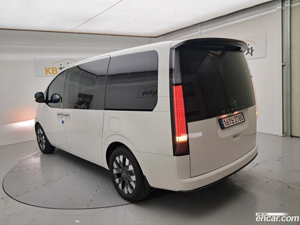 Hyundai Staria 9 2022 — миниатюра 2