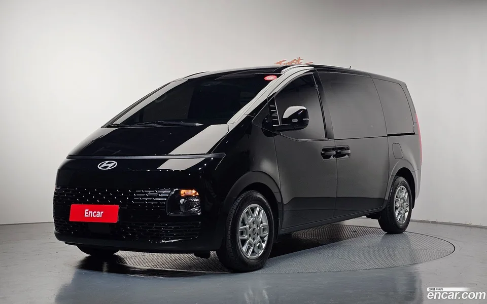 Hyundai Staria 3 2024 — фото 1, купить с доставкой в Москву
