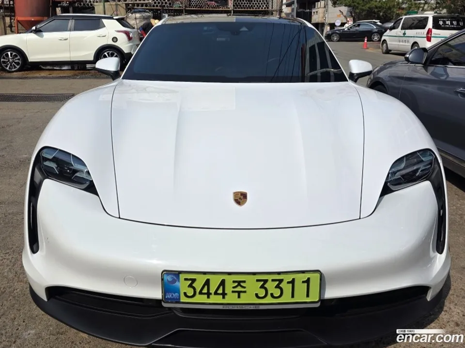 Porsche Taycan 2024 — миниатюра 3