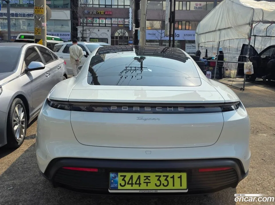 Porsche Taycan 2024 — миниатюра 4