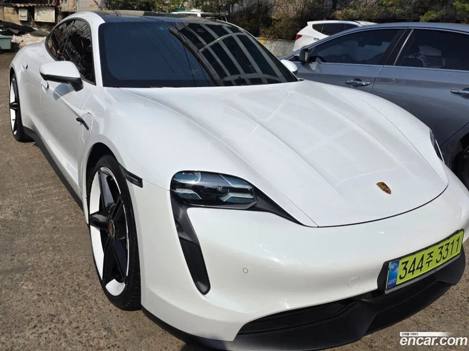 Porsche Taycan 2024 — фото 1, купить с доставкой в Москву