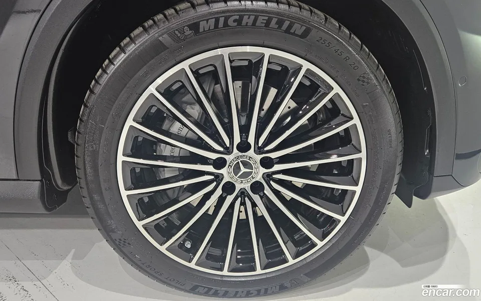 Mercedes-Benz GLC-Class GLC300 4MATIC AMG Line 2025 — миниатюра 5