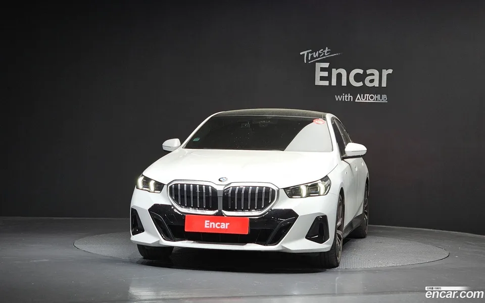 BMW 5 Series 530i xDrive M 2024 — миниатюра 3