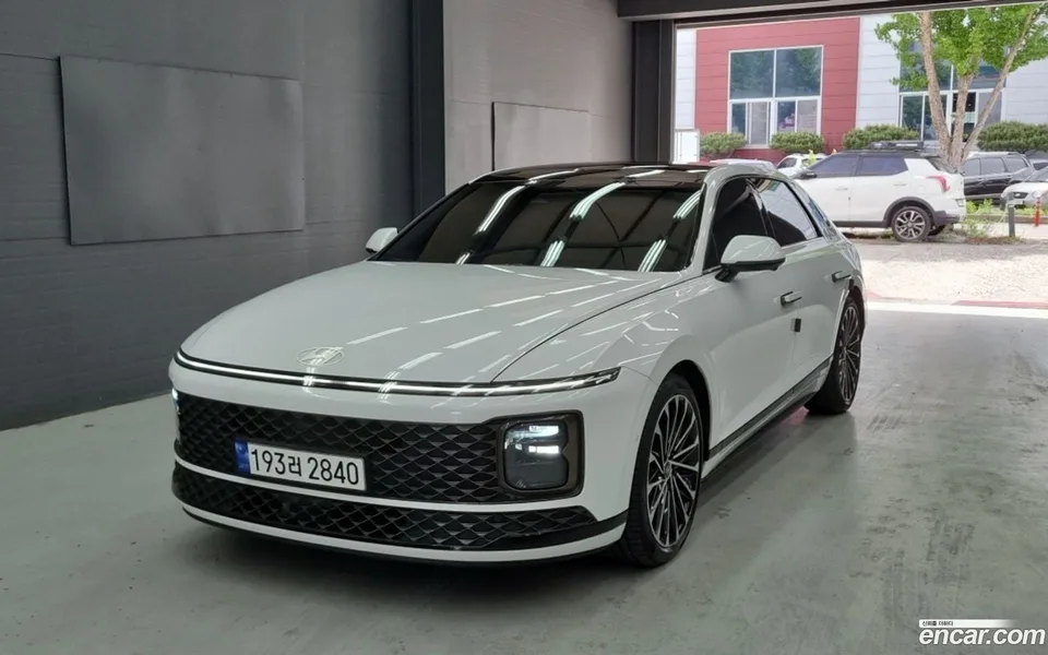 Hyundai Grandeur 2.5 2WD 2023 — фото 1, купить с доставкой в Москву