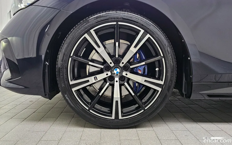 BMW 5 Series 530i xDrive M 2024 — миниатюра 5