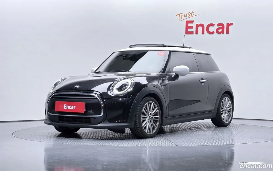 MINI Cooper 2023 — фото 1, купить с доставкой в Москву