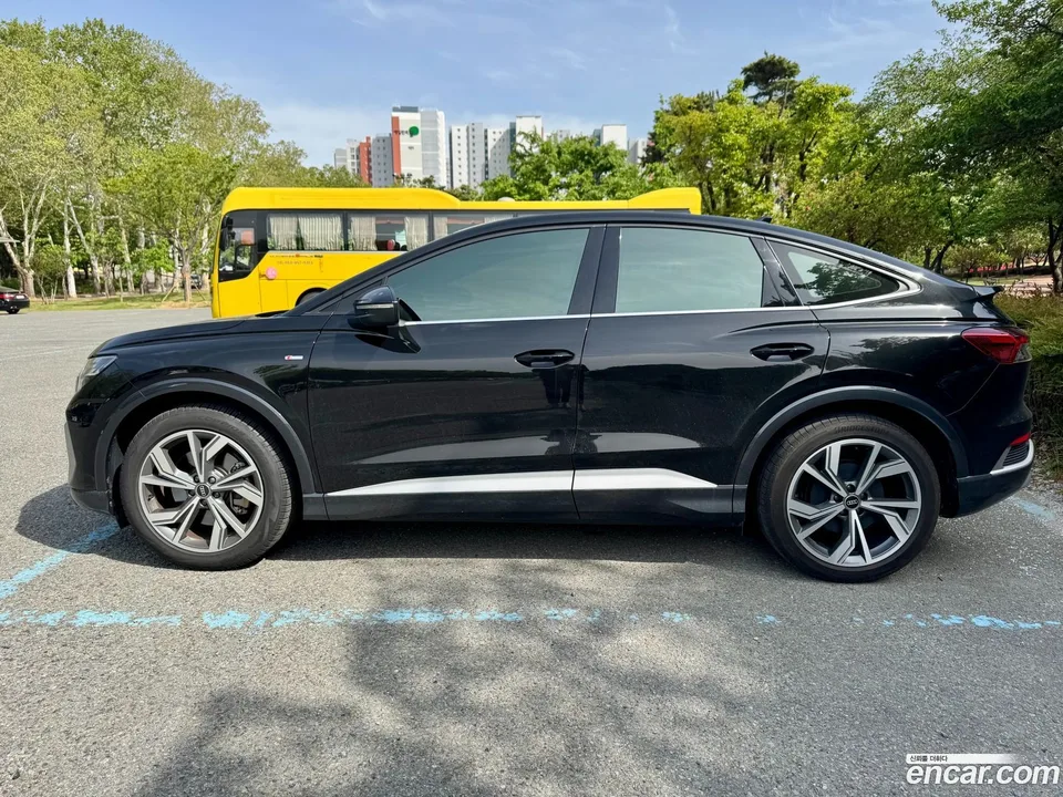 Audi Q4 e-tron 40 2022 — миниатюра 5