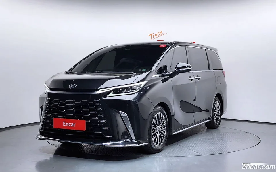 Lexus LM 500h 2025 — фото 1, купить с доставкой в Москву