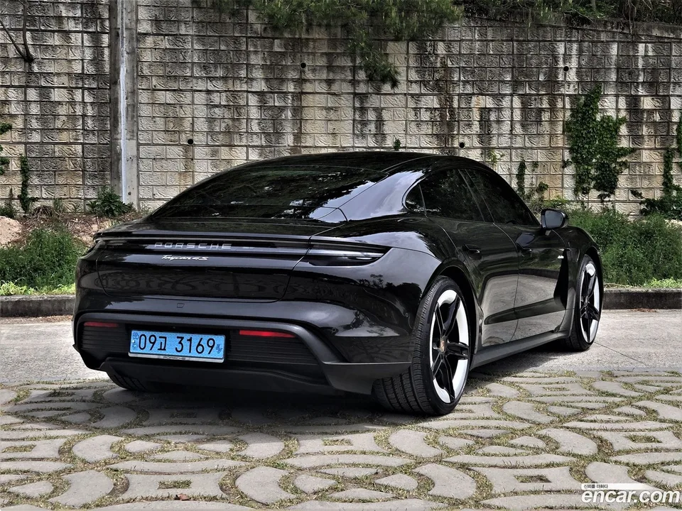 Porsche Taycan 4S 2025 — миниатюра 2