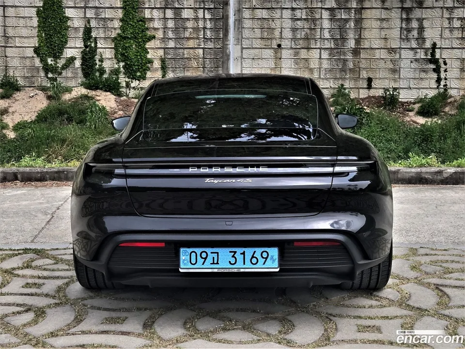 Porsche Taycan 4S 2025 — миниатюра 4