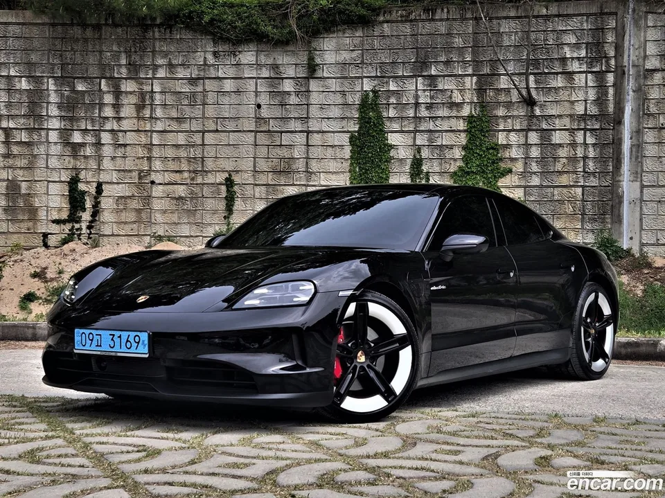 Porsche Taycan 4S 2025 — фото 1, купить с доставкой в Москву
