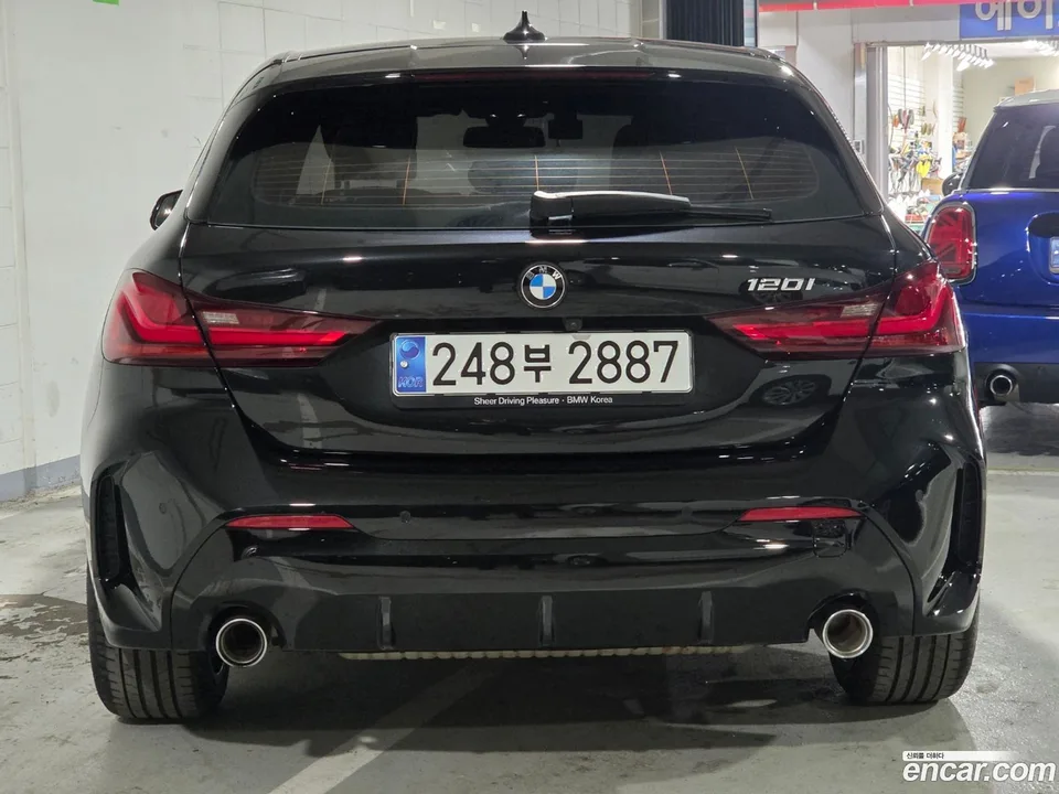 BMW 1 Series 120i M 2023 — миниатюра 4