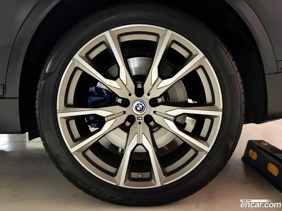 BMW X7 M50i 6 2022 — миниатюра 5