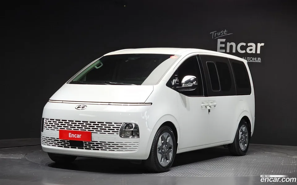 Hyundai Staria L3.5 9 2024 — фото 1, купить с доставкой в Москву