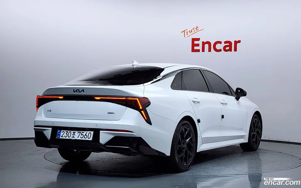 Kia K5 Hybrid 2023 — миниатюра 2