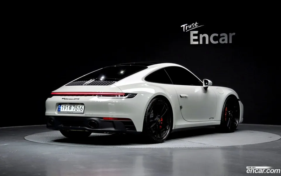 Porsche 911 (992) GTS 2023 — миниатюра 2