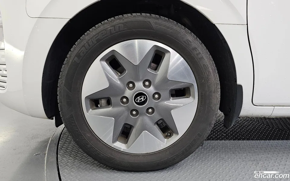 Hyundai Staria L3.5 11 2024 — миниатюра 5