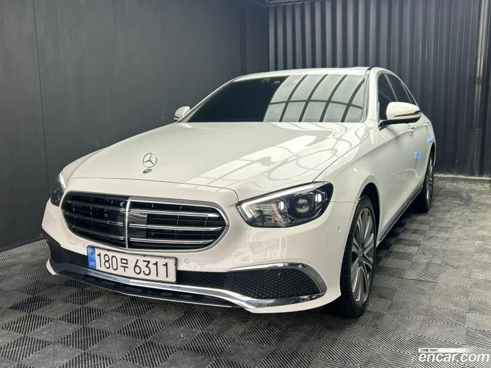Mercedes-Benz E-Class E300e 4MATIC 2022 — миниатюра 2