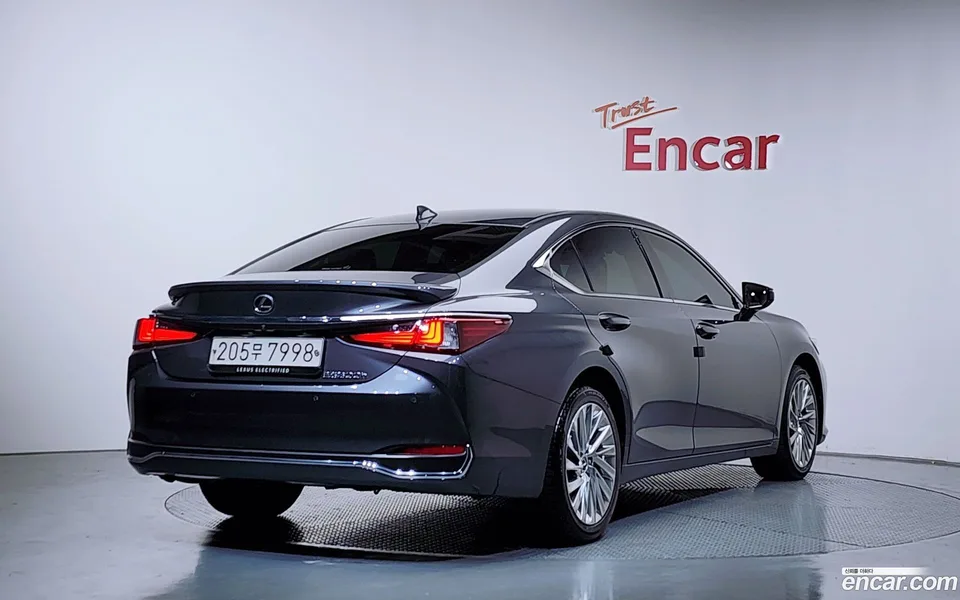 Lexus ES 300h 2023 — миниатюра 2