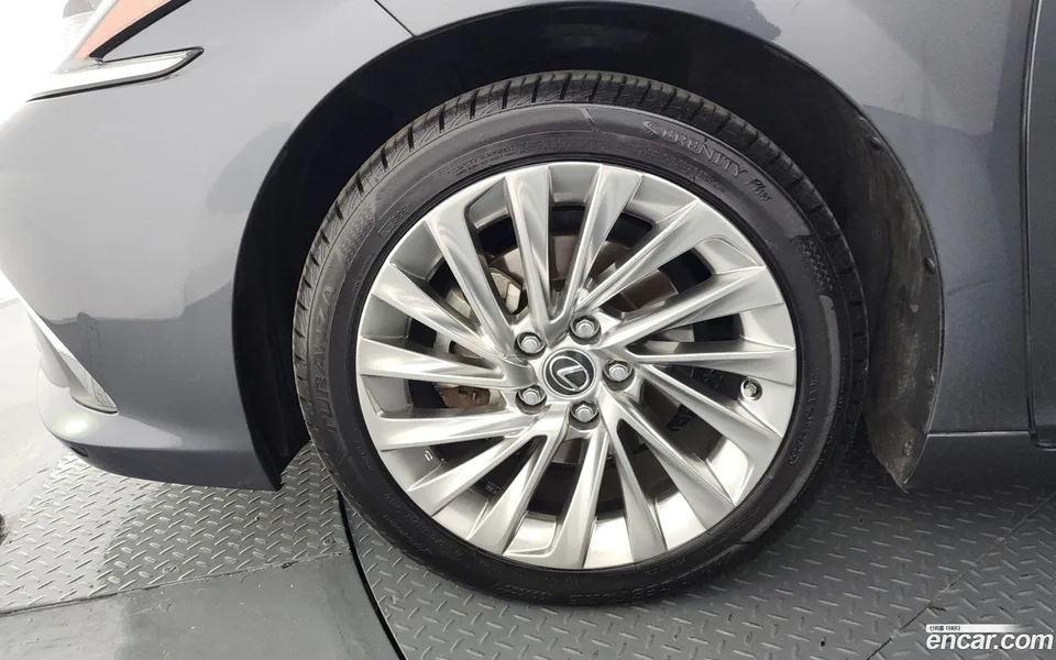 Lexus ES 300h 2023 — миниатюра 5