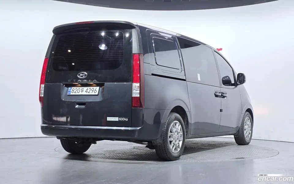 Hyundai Staria 5 2023 — миниатюра 2