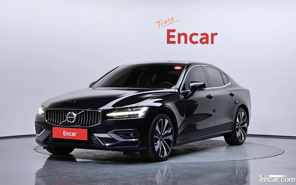 Volvo S60 B5 2023 — фото 1, купить с доставкой в Москву