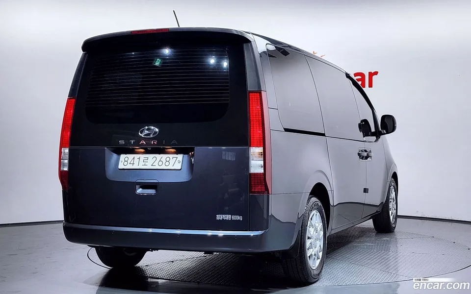 Hyundai Staria 5 2022 — миниатюра 2