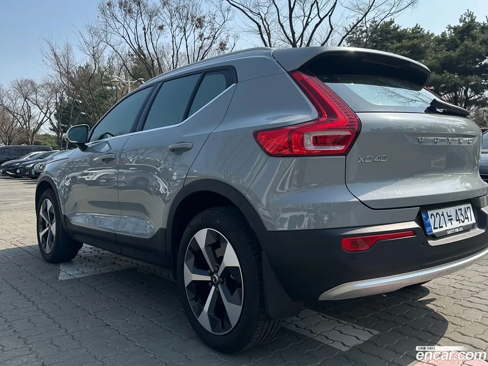 Volvo XC40 B4 2025 — миниатюра 4