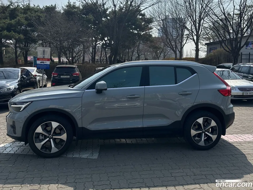 Volvo XC40 B4 2025 — миниатюра 5
