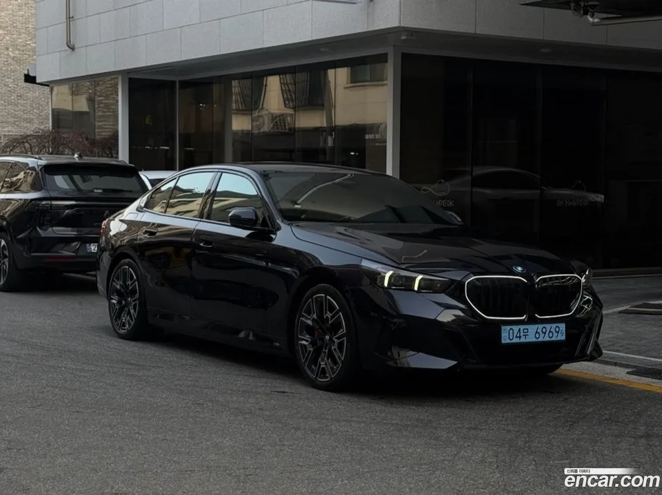 BMW i5 xDrive 40 M 2026 — фото 1, купить с доставкой в Москву