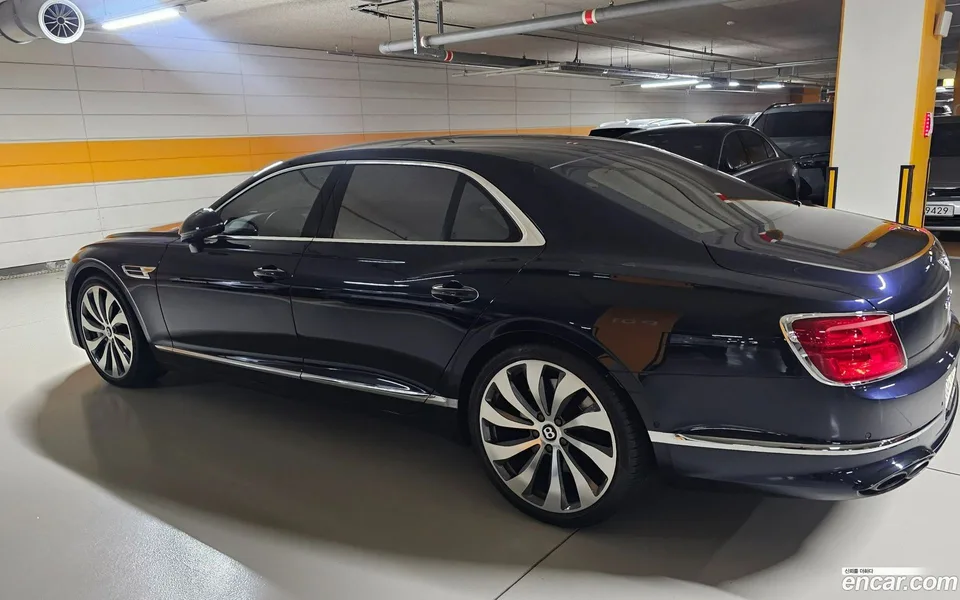 Bentley Flying Spur 4.0 2022 — миниатюра 3