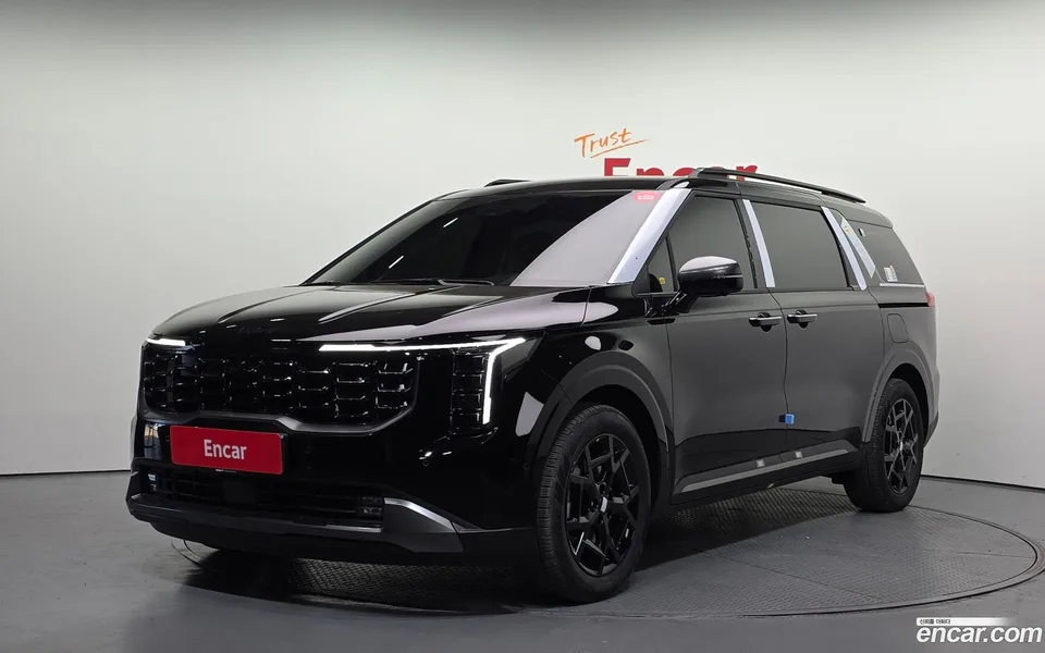 Kia Carnival HEV 7 X Line 2026 — фото 1, купить с доставкой в Москву