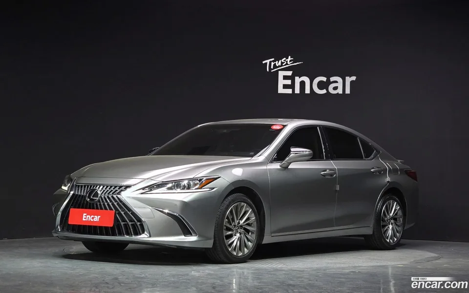 Lexus ES 300h 2024 — фото 1, купить с доставкой в Москву