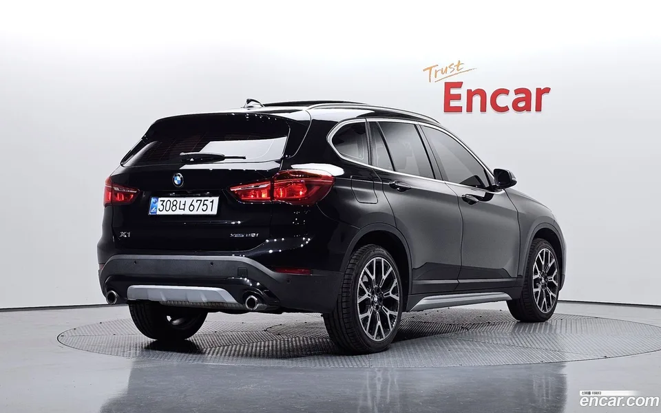 BMW X1 xDrive 20i xLine 2022 — миниатюра 2