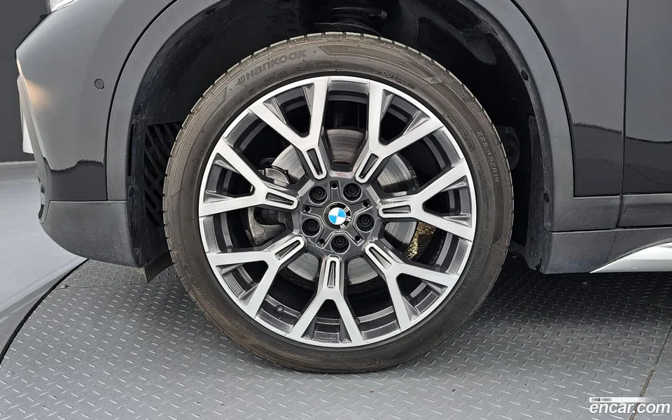 BMW X1 xDrive 20i xLine 2022 — миниатюра 5