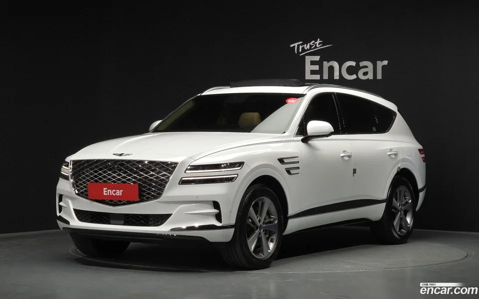 Genesis GV80 2.5T 2WD 2023 — фото 1, купить с доставкой в Москву