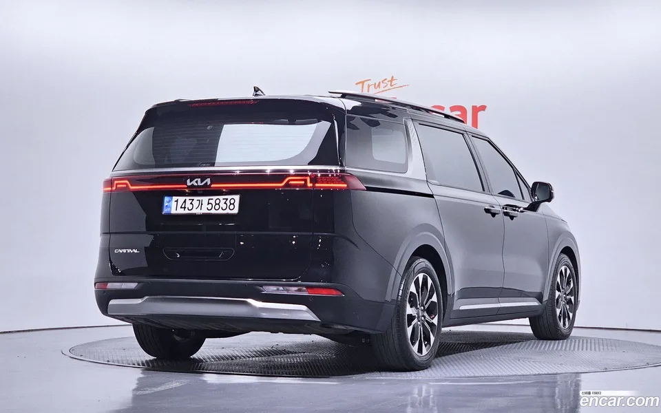 Kia Carnival 7 2023 — миниатюра 2