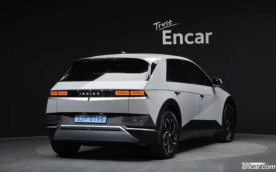 Hyundai Ioniq 5 2023 — миниатюра 2
