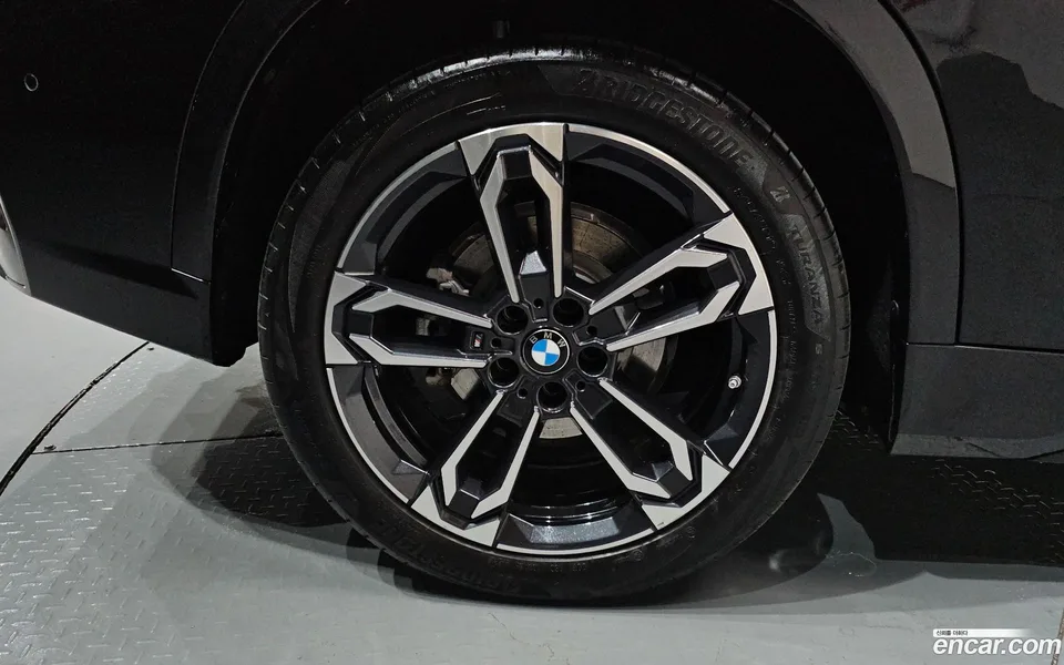 BMW iX1 xDrive 30 M 2024 — миниатюра 5