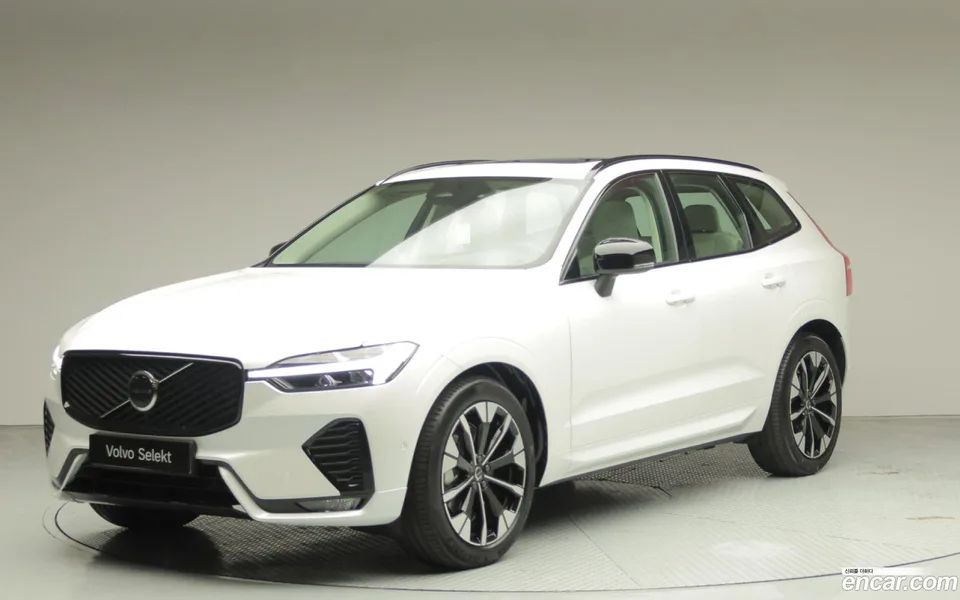 Volvo XC60 B5 2025 — фото 1, купить с доставкой в Москву