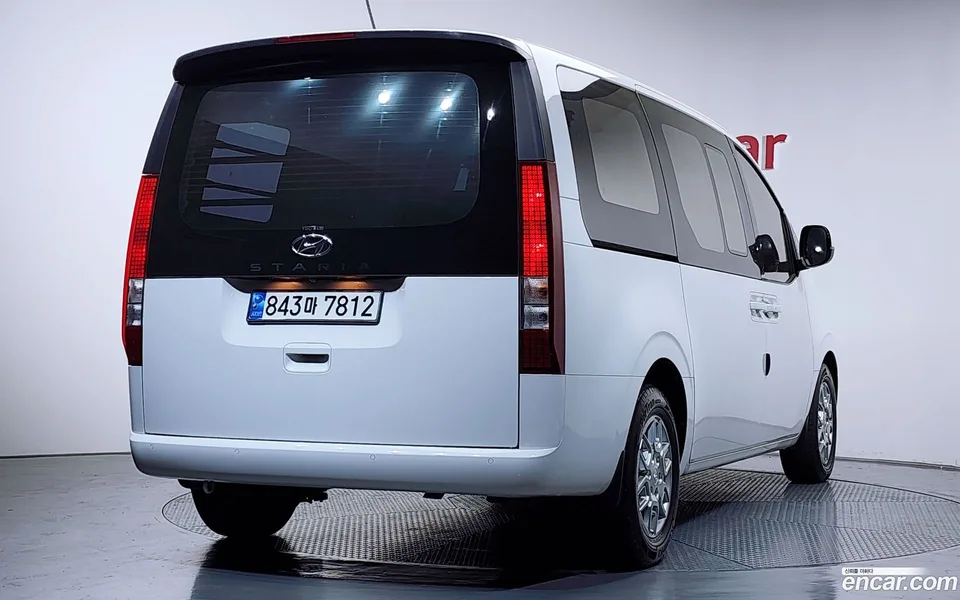 Hyundai Staria 5 2023 — миниатюра 2