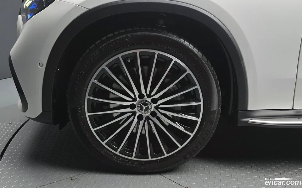 Mercedes-Benz GLC-Class GLC300 4MATIC AMG Line 2024 — миниатюра 5
