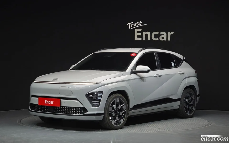 Hyundai Kona Electric 2023 — фото 1, купить с доставкой в Москву