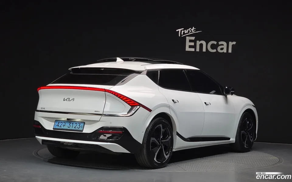 Kia EV6 2022 — миниатюра 2