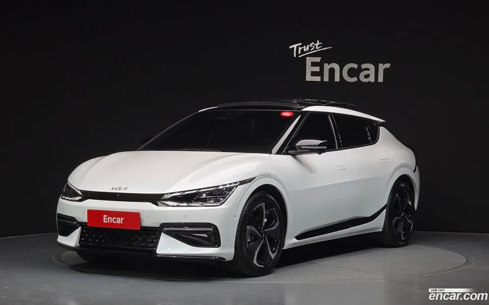 Kia EV6 2022 — фото 1, купить с доставкой в Москву